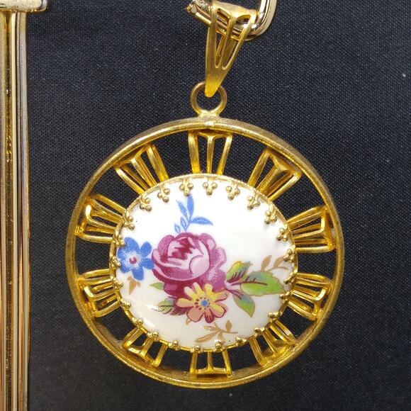 Vintage Floral Porcelain Round Pendant, Gold Tone Frame, 1960s Jewelry - Picture 8 of 10